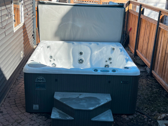 Huge 8 person Beachcomber Hot Tub for Sale! in Hot Tubs & Pools in Edmonton