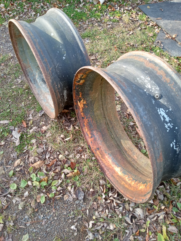 Two Stacking Truck Rims for Fire Pit in Outdoor Décor in Annapolis Valley - Image 2