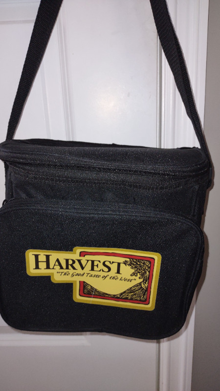 Like-new -- Harvest Meats Insulated Lunch Bag -- Yorkton in Other in Regina - Image 2