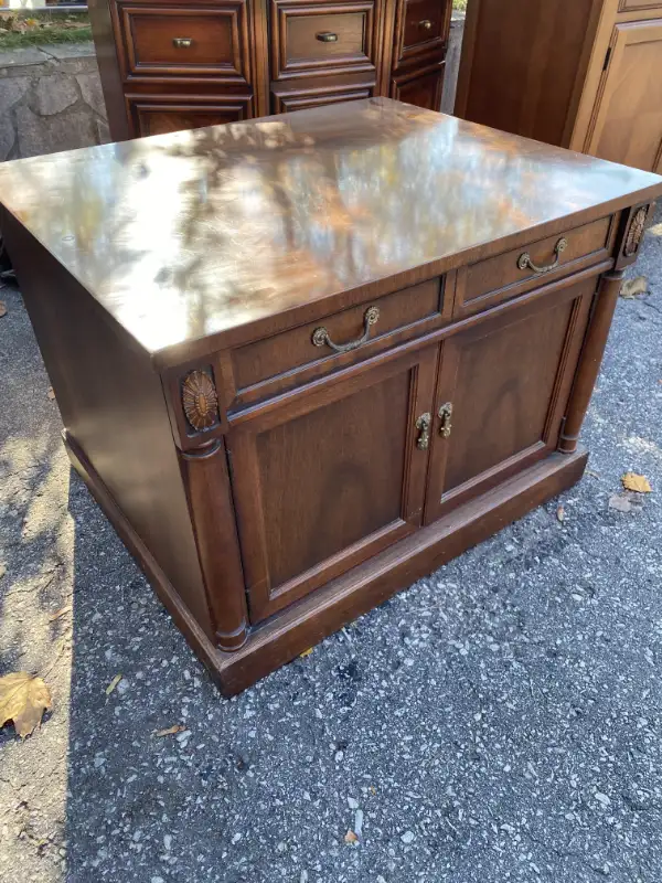 Livingroom wood end table in Other Tables in City of Toronto - Image 3
