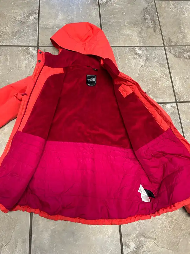 Northface winter jacket L in Women's - Tops & Outerwear in Edmonton - Image 5