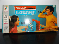 ORIGINAL VINTAGE MILTON BRADLEY 1971 BATTLESHIP BOARD GAME w/BOX