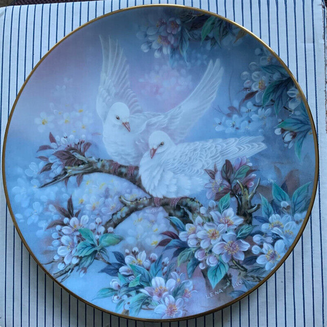 Collector Plates - "On Wings of Snow" in Arts & Collectibles in Parksville / Qualicum Beach - Image 3