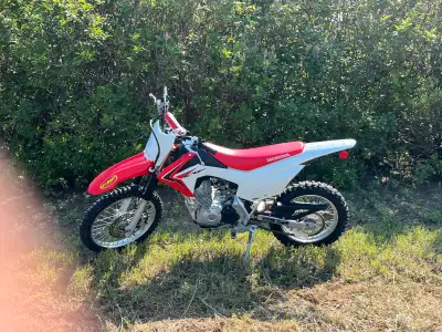 Honda crf 125 Good bike runs good but it needs a new battery. Almost brand new tires seat is in good...