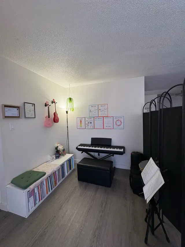 Piano and Ukulele lessons402835490829783042