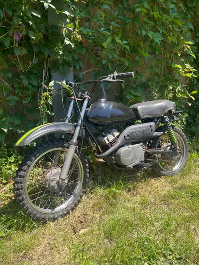 No ownership. No trades. Cash only. This is a 1979 Kawasaki KD100cc 2 stroke. Runs, drives and stops...