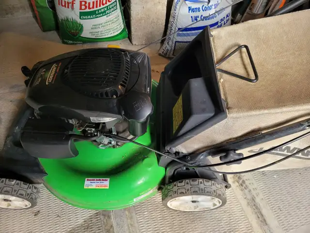 Lawnboy lawnmower  6.5,  149cc kohler engine.  No oil change in Lawnmowers & Leaf Blowers in City of Montréal - Image 2