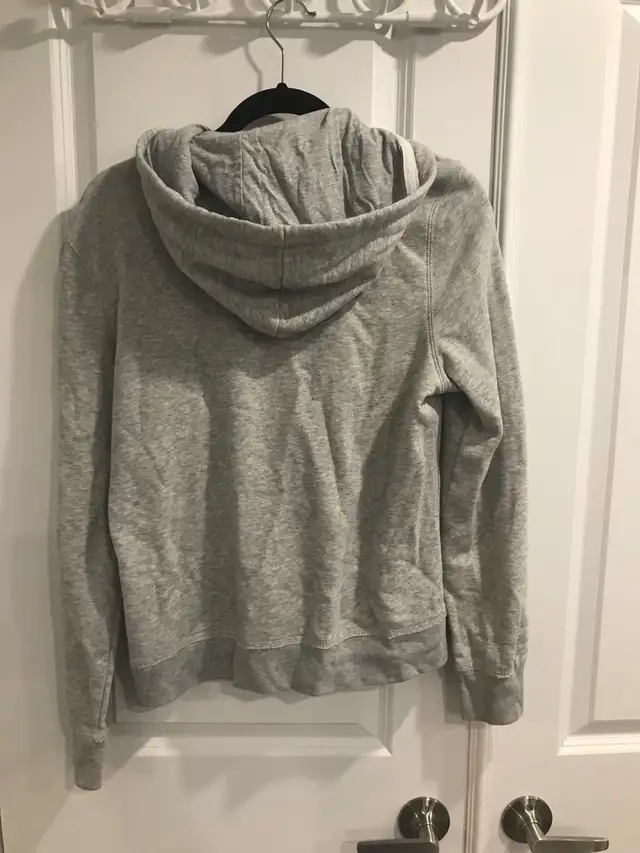 women/teen hoodies/sweater/tops in Women's - Tops & Outerwear in Ottawa - Image 5