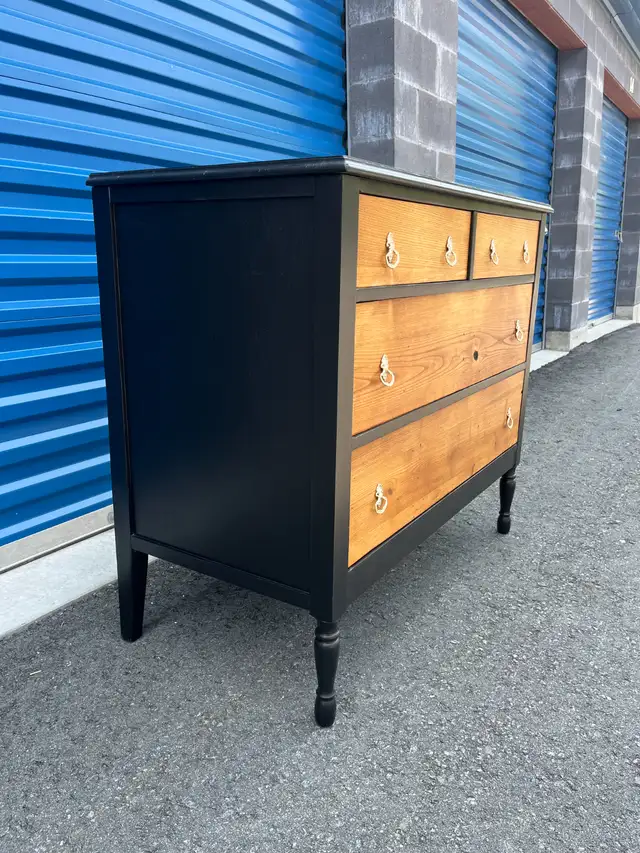 Stunning Solid Wood Dresser in Dressers & Wardrobes in Peterborough - Image 4