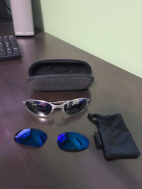 Oakley Sunglasses: E-Wire Metal frame with extra lenses & case