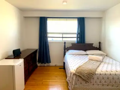 LARGE ROOM FOR RENT 6 MIN TO YYZ: MARTINGROVE & EGLINTON!!