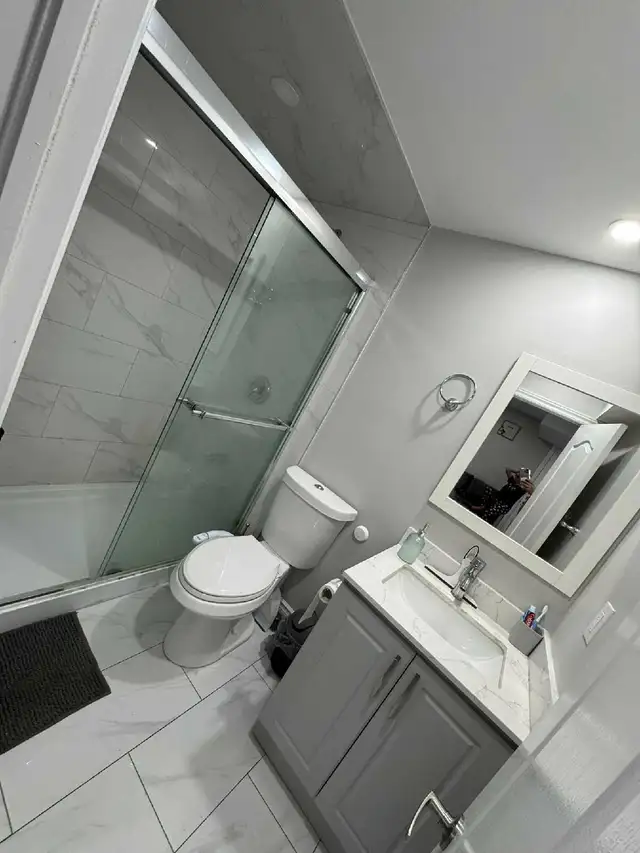1 private room for Rent in Room Rentals & Roommates in Mississauga / Peel Region - Image 9
