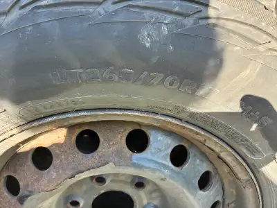 Pneus roues acier. total terrain À/T3 4 pneus très bonne état 500$. 514 5922498 Rim GMC 2017 4 pneus...