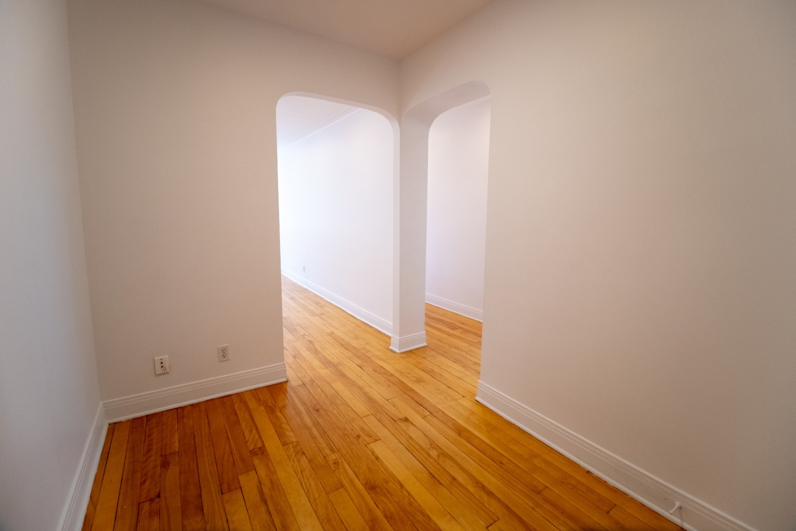 Tres grand appartement - Very spacious  3 1/2 (Cote-Des-Neiges) — photo 1