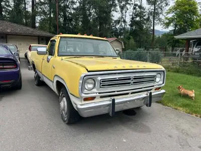Selling my 1972 Dodge 200 pick up has 360 automatic PS PB Dual exhaust Black int. Fatory Yelllow ver...