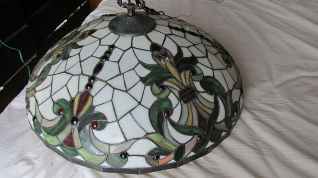 Beautiful hand crafted Tiffany style stained glass chandelier. in Arts & Collectibles in Oakville / Halton Region