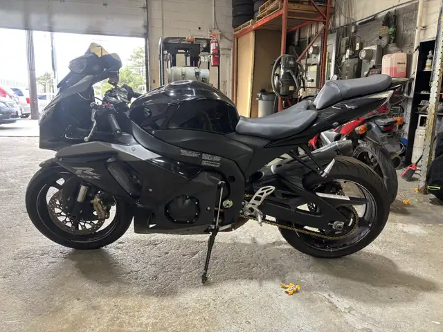 gsxr 1000 in Sport Bikes in Hamilton - Image 6