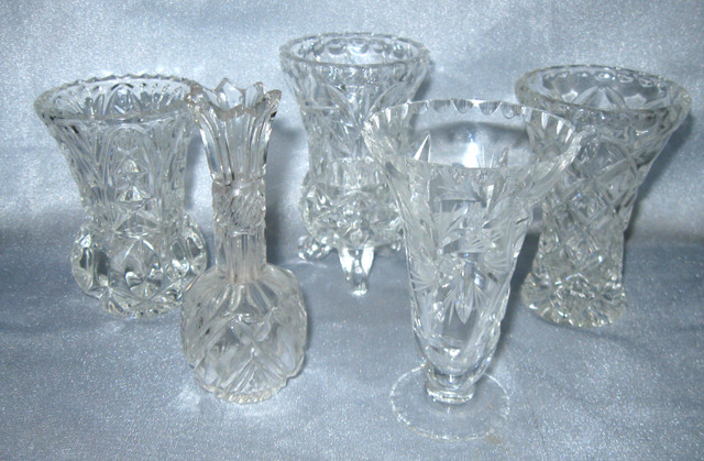 CINQ VASES en VERRE TAILLEE VINTAGE CUT GLASS FIVE VASE LOT dans Art et objets de collection  à Ouest de l’Île