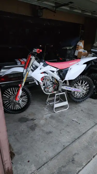 No time to ride! 2006 Honda CRF 450R I'll try selling it in it's as is state for $3000 And what i me...