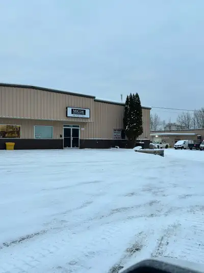 1500 sq/ft warehouse with Loading dock available now Located on venture cres