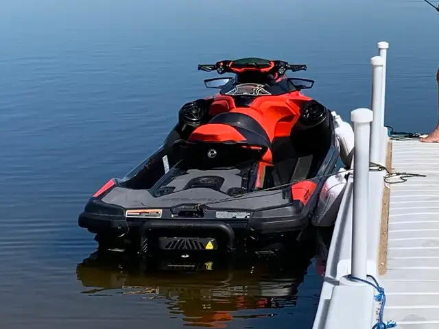 2019 Sea-Doo RXT-X 300 in Personal Watercraft in Prince Albert - Image 9