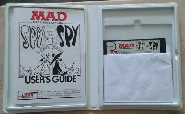 Original 1984 Mad SPY VS. SPY Apple II VINTAGE video game in Other in Laval / North Shore - Image 3
