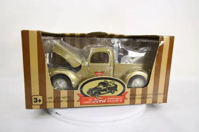 4 CANADIAN TIRE TOY TRUCKS -  1964 with SKIDOO / 1929 TOWING in Arts & Collectibles in Mississauga / Peel Region - Image 11