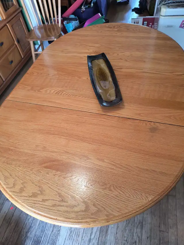 Round Wooden Dining Table with Leaf in Dining Tables & Sets in City of Halifax - Image 2