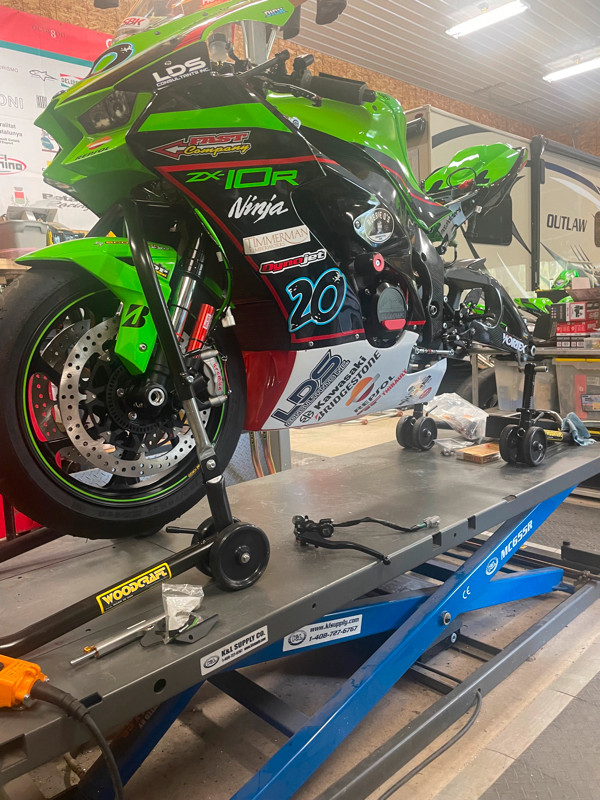 2023 kawasaki zx10r factory race bike in Sport Bikes in Hamilton - Image 2