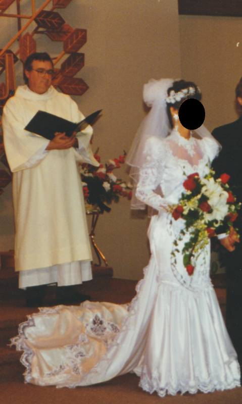 Mermaid Style Wedding Dress in Wedding in Saskatoon - Image 2