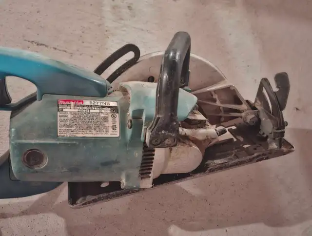 Makita Circular Saw in Power Tools in Kitchener / Waterloo - Image 2