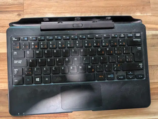 Tablet Laptop 2 in 1 (Samsung S-Pen 11.6 " Touchscreen) in Laptops in Calgary - Image 5