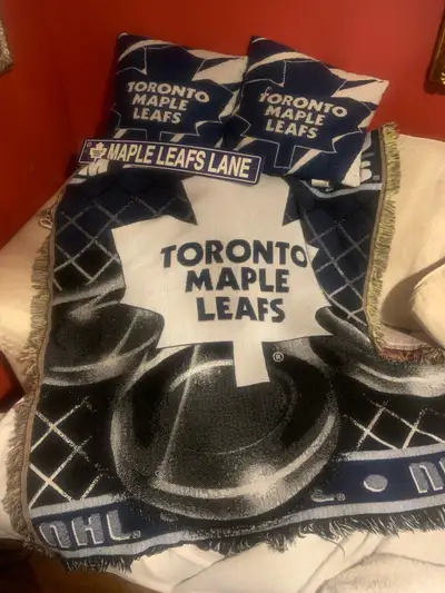 Toronto Maple Leafs Pillows/Mini Blanket/Strret Sign, View more