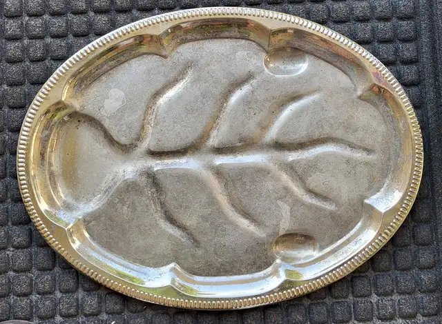 Vintage decorative metal serving PLATTER / DISH / TRAY
