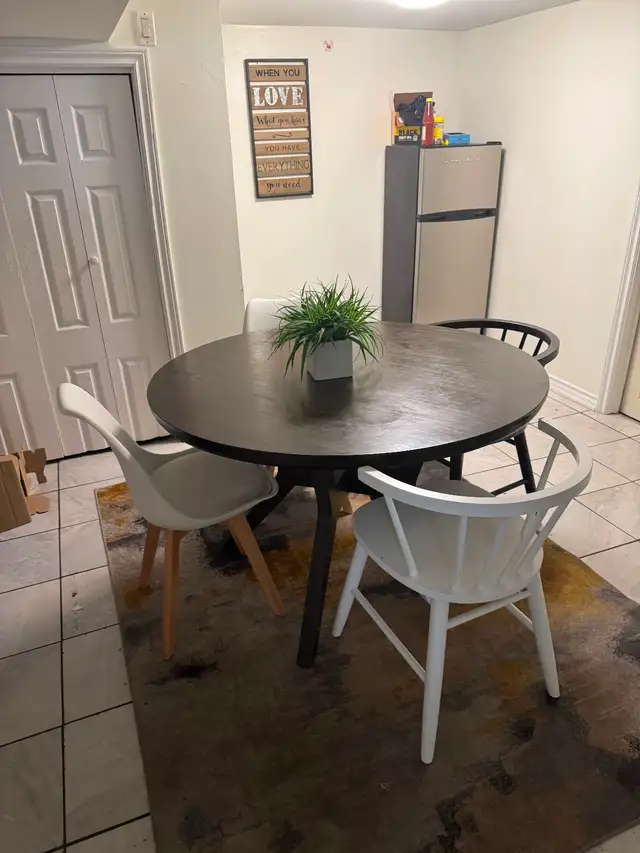 5 piece Dining Table Set in Dining Tables & Sets in St. Catharines - Image 3