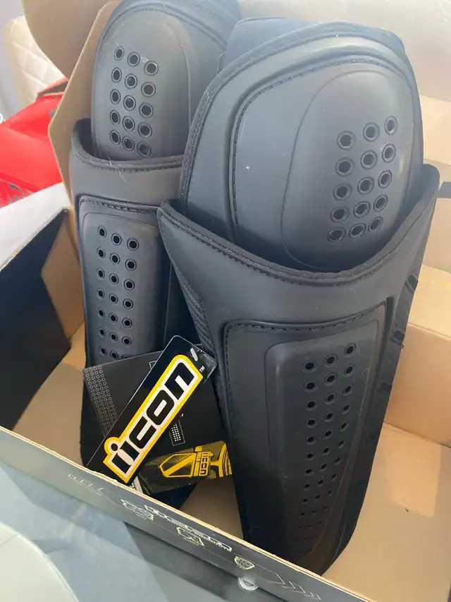Icon field Armor leg/shin protector in Men's in Laval / North Shore - Image 2