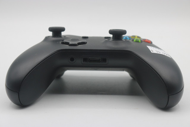 Xbox Core Wireless Gaming Controller – Carbon Black (#37998-2) dans XBOX One  à Ville d’Halifax - Image 3