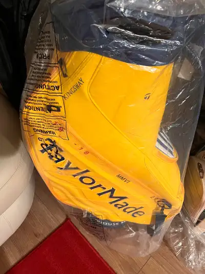 Limited edition staff bag Taylormade, View more