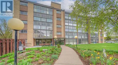 VICTOR ESTEIREIRO Salesperson 519-242-9818 Welcome to Unit 406 at 400 Champlain Boulevard! Chateau C...