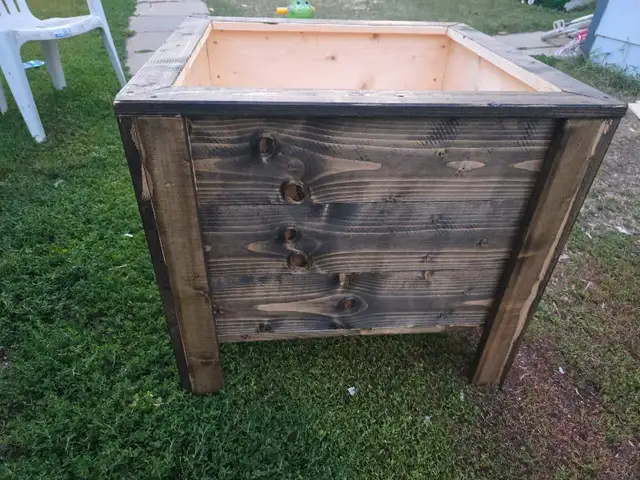 New hand crafted cedar planter box63234474825345121