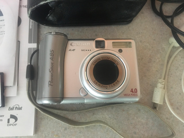 Caméra Canon PowerShot A85 avec 2 cartes mémoires dans Appareils photo et caméras  à Trois-Rivières