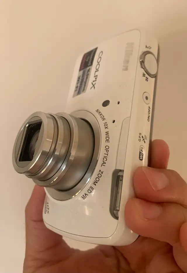 Nikon COOLPIX S800c WiFi Touch Sceen Camera