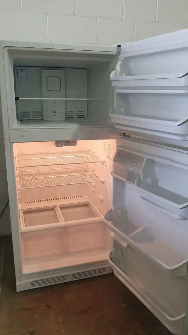 -Refrigerator  “Frigidaire” W28”  H60/W28/D30 / Top Freezer in Refrigerators in Barrie - Image 3