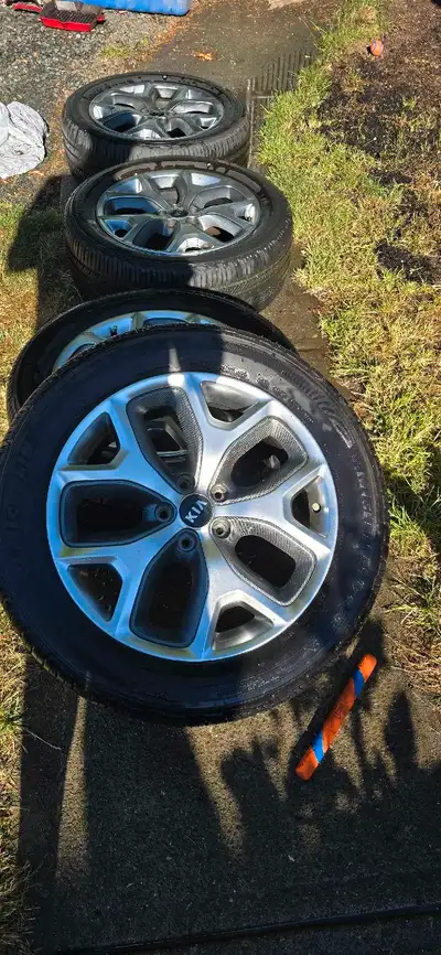 Selling a like-new set of four OEM rims and tires from a 2020 KIA Sorento SX with Michelin Premiere...