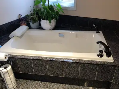 Bain Acrimax blanc à encastrer très bon état avec robinetterie, View more