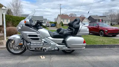 Moto bien entretenue Entreposage à la chaleur l'hiver Deuxième propriétaire Pneu avant et arrière 7,...