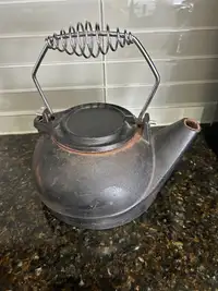 8 pound old kettle/tea pot (For decoration-Rusty inside)