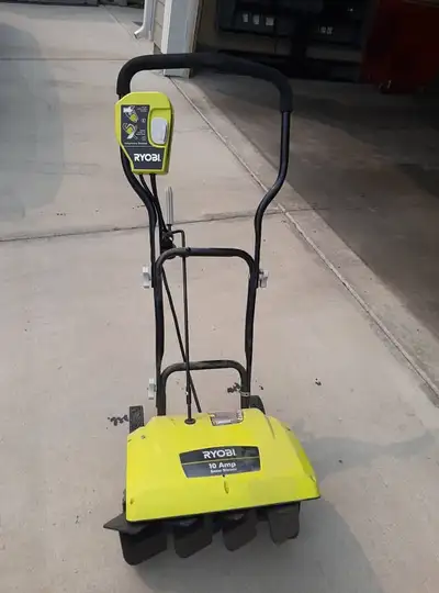 Ryobi Snow Blower – 10 Amp Corded Great Condition The Ryobi 16-inch Electric Snow Blower is engineer...
