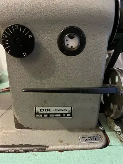 Commercial sewing machine in like new condition. Well maintained.