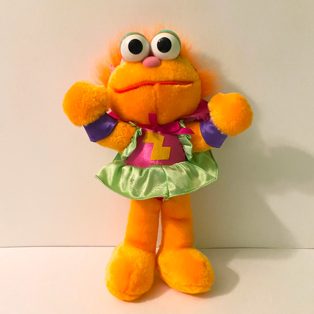 Vintage 1997 Tyco Sesame Street Super Muppet Zoe Plush 12 Inch dans Jouets et jeux  à Ville de Toronto
